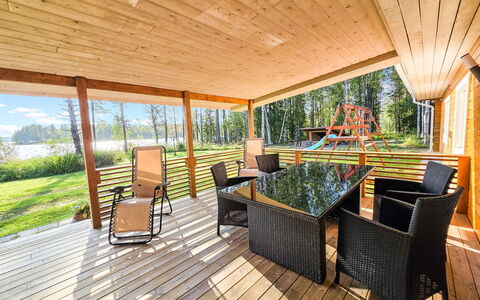 Oravajärven Talo (Ent. Suomela): Madera, Mueble, Piso, Suelos De Madera, Diseño De Interiores, Porche, Suelo, Madera Dura, Silla, Techo