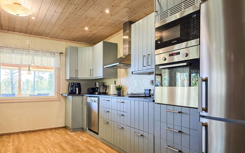 Oravajärven Talo (Ent. Suomela): Madera, Aparato De Cocina, Cocina, Piso, Electrodoméstico, Diseño De Interiores, Techo, Gabinetes, Mostrador, Mueble