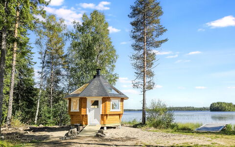 Oravajärven Talo (Ent. Suomela): Árbol, Techo, Cabaña, Bosque, Cuarto De Troncos, \Choza, Bosque, Alerce, Estructura Al Aire Libre