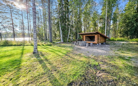 Oravajärven Talo (Ent. Suomela): Árbol, Hierba, Madera, Bosque, Paisaje, Cuarto De Troncos, Bosque, El Terreno Del Lote, Cobertizo