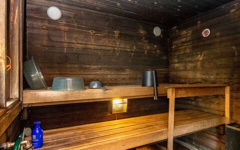 Kekkola: Cama, Mueble, Habitación, Diseño De Interiores, Lecho, Sábana, Piso, Madera, Suelo, Habitación