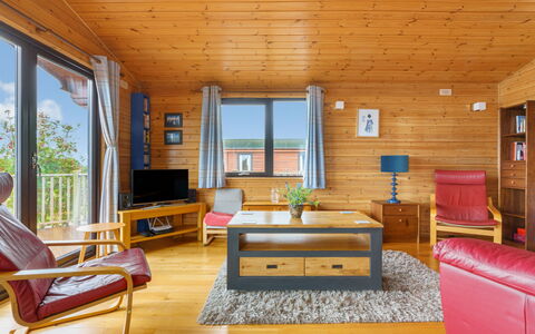 Lodge 9: Mueble, Propiedad, Mesa, Ventana, Sofá, Planta, Madera, Edificio, Comodidad, Diseño De Interiores