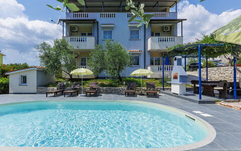 Labin 389: Inmuebles, Mueble Para Exteriores, Villa, Patio, Balcón, Hotel, Mansión