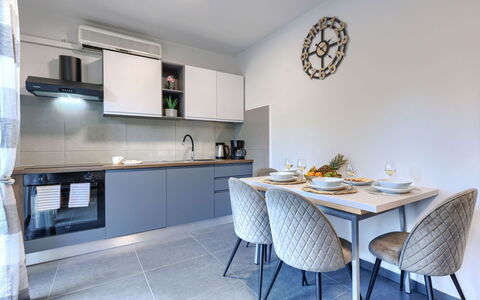Labin 389: Diseño De Interiores, Mueble, Piso, Techo, Cocina, Mostrador, Suelo, Habitación, Encendiendo, Gabinetes