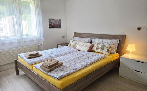 Sunnmatt Süd Wohnung 432: Cama, Habitación, Mueble, Madera, Lecho, Sábana, Diseño De Interiores, Piso, Suelo, Marco De La Cama