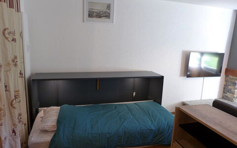 Le Torrent 1: Mueble, Propiedad, Comodidad, Azur, Madera, Diseño De Interiores, Edificio, Cortina, Casa, Marco
