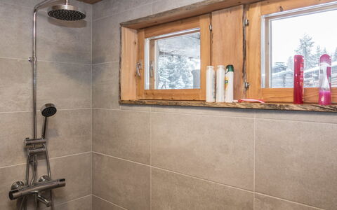 Salmikangas F1: Pared, Piso, Suelo, Arreglo De Tubería, Diseño De Interiores, Techo, Plomería, Baño, Habitación, Loseta