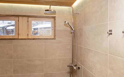 Salmikangas F2: Piso, Pared, Arreglo De Tubería, Suelo, Techo, Diseño De Interiores, Baño, Plomería, Alcachofa De La Ducha, Lámpara