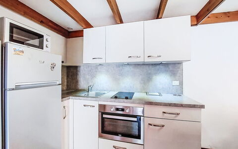 Les Mathes 220: Cocina, Electrodoméstico, Piso, Aparato De Cocina, Madera, Mueble, Mostrador, Diseño De Interiores, Gabinetes, Suelo
