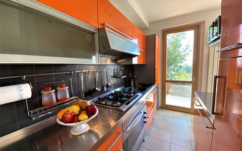 Casa Chiara: Gabinetes, Comida, Mostrador, Aparato De Cocina, Estufa De Cocina, Estufa De Gas, Cocina, Electrodoméstico, Naranja, Madera