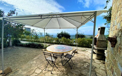 Casa Chiara: Mesa, Propiedad, Planta, Mueble, Nube, Cielo, Sombra, Mesa Al Aire Libre, Mueble Para Exteriores, Ocio