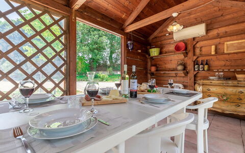 Villa Elpidio: Mesa, Mueble, Propiedad, Vajilla, Vajilla, Madera, Diseño De Interiores, Arquitectura, Edificio, Suelo