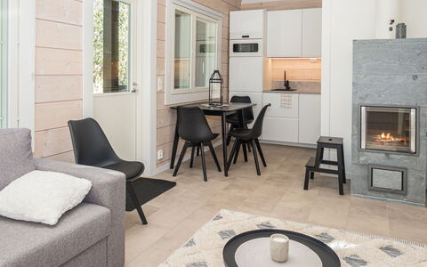 Kitkanvee 1: Madera, Piso, Diseño De Interiores, Suelo, Mueble, Casa, Habitación, Suelos De Madera, Departamento, Sala