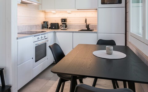Kitkanvee 2: Cocina, Aparato De Cocina, Mueble, Mostrador, Diseño De Interiores, Piso, Madera, Electrodoméstico, Gabinetes, Suelo