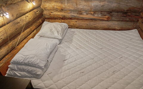 Hakojärven Kelomajat 2: Madera, Linos, Habitación, Suelo, Sábana, Lecho, Madera Dura, Habitación, Manchas De Madera, Cama