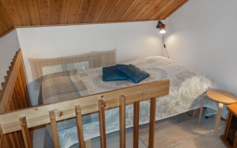 Siulapalkinen a 4: Mueble, Diseño De Interiores, Suelo, Pared, Piso, Habitación, Madera, Cama, Techo, Habitación