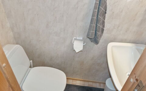 Siulapalkinen a 4: Asiento Del Baño, Arreglo De Tubería, Pared, Baño, Piso, Baño, Suelo, Lavabo Del Baño, Lavabo, Plomería