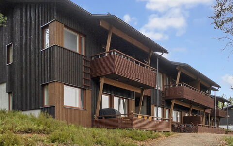 Vuokatti Panorama: Madera, Vía Muerta, Techo, Cabaña, Casa, Casa, Puerta, Porche, Edificios Del Jardín, Casa De Campo