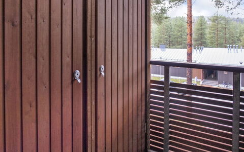 Vuokatti Panorama: Madera, Vía Muerta, Techo, Cabaña, Casa, Casa, Puerta, Porche, Edificios Del Jardín, Casa De Campo