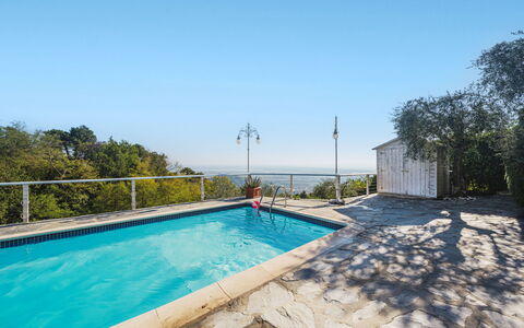 Villa Mistral: Madera, Encendiendo, Diseño De Interiores, Piso, Suelo, Sala, Bienes Raíces, Madera Dura, Mesa, Haz
