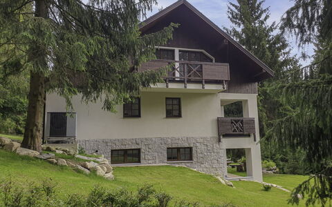 Harrachov 130: Nieve, Cielo, Montaña, Ventana, Nube, Edificio, Casa, Pendiente, Árbol, Cabaña