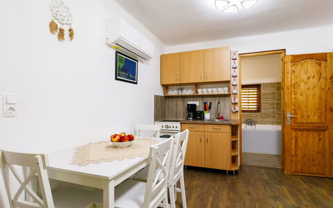 Liget: Mesa, Gabinetes, Mueble, Mostrador, Blanco, Silla, Madera, Encendiendo, Cocina, Diseño De Interiores