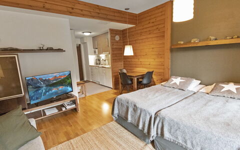 Ylläs Chalets 3309: Mueble, Silla, Mueble Para Exteriores, Mesa, Madera, Mesa Al Aire Libre, Cocina Y Comedor Mesa, Sombra, Jardín, Paraguas