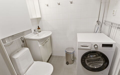 Ylläs Chalets 3309: Mueble, Silla, Mueble Para Exteriores, Mesa, Madera, Mesa Al Aire Libre, Cocina Y Comedor Mesa, Sombra, Jardín, Paraguas