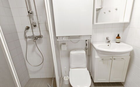 Ylläs Chalets 3309: Mueble, Silla, Mueble Para Exteriores, Mesa, Madera, Mesa Al Aire Libre, Cocina Y Comedor Mesa, Sombra, Jardín, Paraguas