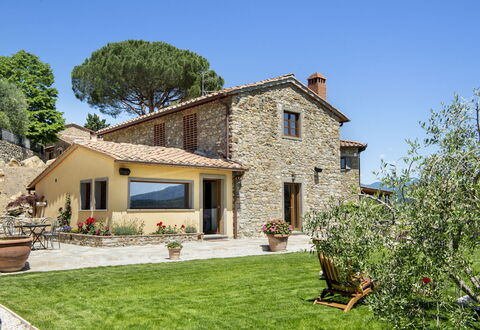 Casa San Piero: Cielo, Planta, Edificio, Propiedad, Ventana, Árbol, Casa, Puerta, Hierba, Cabaña