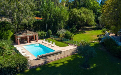 La Verdière: Planta, Árbol, Vegetación, Paisaje Natural, El Terreno Del Lote, Piscina, Edificio, Hierba, Ocio, Paisaje
