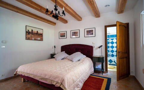 La Verdière: Mueble, Propiedad, Marco, Edificio, Comodidad, Madera, Azur, Ventana, Textil, Diseño De Interiores
