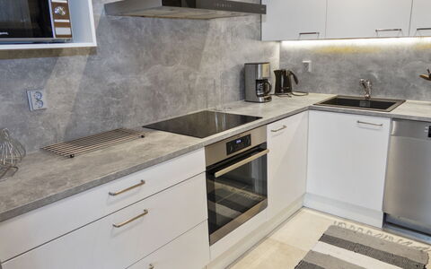 Agenttimajat 1: Piso, Mostrador, Cocina, Madera, Suelo, Electrodoméstico, Diseño De Interiores, Aparato De Cocina, Electrodoméstico, Gabinetes