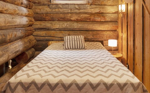 Agenttimajat 1: Madera, Habitación, Suelo, Linos, Textil, Piso, Diseño De Interiores, Cama, Sábana, Marrón