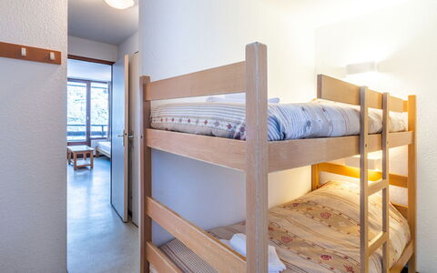 Morillon 604: Litera, Propiedad, Comodidad, Edificio, Madera, Piso, Suelo, Marco De La Cama, Hostal, Cama