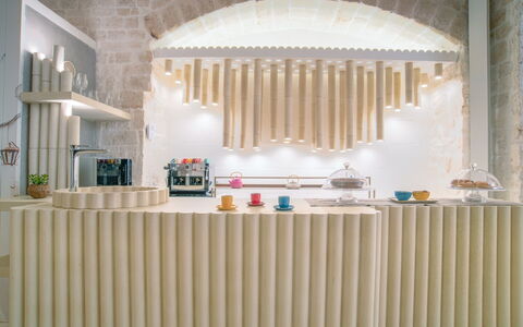 B&b Vico Bianco: Propiedad, Producto, Madera, Diseño De Interiores, Suelo, Propiedad Material, Decoración, Madera Dura, Edificio, Rectángulo