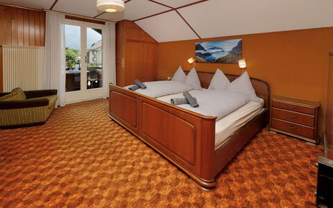 Chalet Dori: Mueble, Habitación, Casa, Cama, Marco De La Cama, Lecho, Sábana, Manchas De Madera, Hotel, Madera Dura