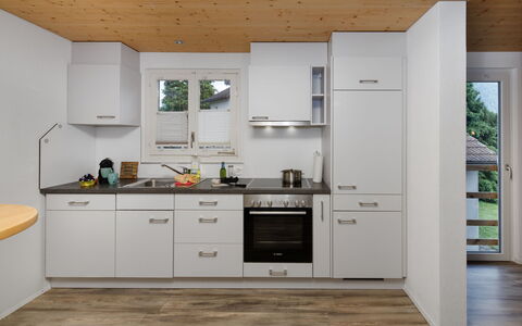 Chalet Dori: Cocina, Diseño De Interiores, Madera, Aparato De Cocina, Piso, Electrodoméstico, Gabinetes, Mostrador, Techo, Mueble