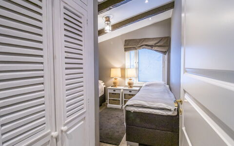 Holy Peak: Cabaña, Casa, Casa, Edificios Del Jardín, Vía Muerta, Cuarto De Troncos, Casa De Campo, Inmuebles, Cobertizo, Yarda