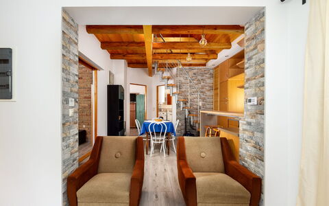 Violette: Mesa, Mueble, Propiedad, Madera, Diseño De Interiores, Encendiendo, Sofá, Arquitectura, Piso, Sala