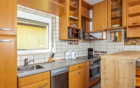 Violette: Mesa, Mueble, Propiedad, Madera, Diseño De Interiores, Encendiendo, Sofá, Arquitectura, Piso, Sala