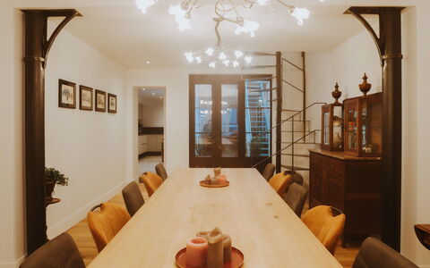 Historical and Spacious Villa Anaïs: Mesa, Propiedad, Mueble, Marco, Silla, Madera, Diseño De Interiores, Encendiendo, Edificio, Piso