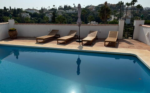 Luna: Piscina, Mueble, Recurso, Mueble Para Exteriores, Hotel, Eco Hotel, Sombra, Silla, Sunlounger, Villa