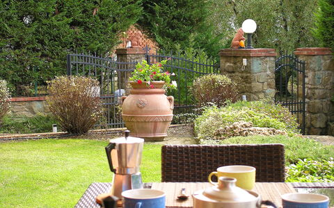 Villino Setteponti: Planta, Vajilla, Vajilla, Drinkware, Taza, Utensilios Para Servir, Taza De Café, Taza Para Té, Hierba, Árbol