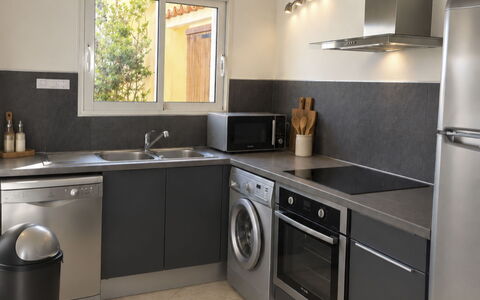 Villa Orizonte: Aparato De Cocina, Cocina, Mostrador, Electrodoméstico, Electrodoméstico, Estufa De Cocina, Mueble, Gabinetes, Diseño De Interiores, Lavadora