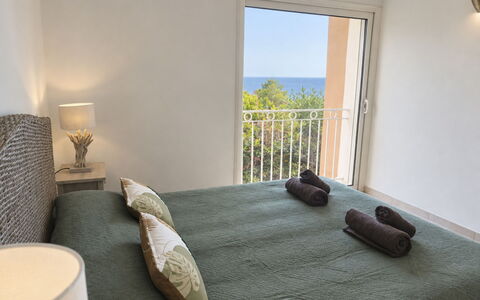 Villa Orizonte: Mueble, Suelo, Piso, Diseño De Interiores, Habitación, Habitación, Departamento, Cama, Linos, Silla