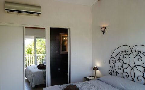 Villa Orizonte: Mueble, Propiedad, Edificio, Comodidad, Madera, Encendiendo, Ventana, Diseño De Interiores, Sombra