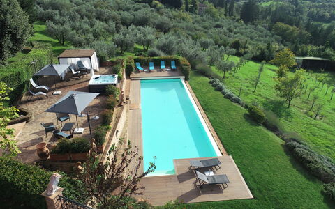 Villa Tresanti: Agua, Planta, Propiedad, Piscina, Árbol, Cuerpo De Agua, Mueble Para Exteriores, Sombra, Paisaje, Ocio