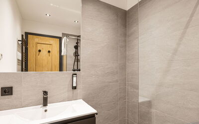 Alojamiento:&nbsp;Suite mit 2 Sz & Wellnessbereich 900.4