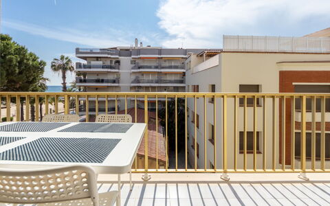 Miramar Nautic: Mesa, Cielo, Mueble, Vajilla, Edificio, Diseño De Interiores, Mueble Para Exteriores, Porche, Sombra, Silla